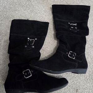 White Mountain Suede Black Heeled Boots